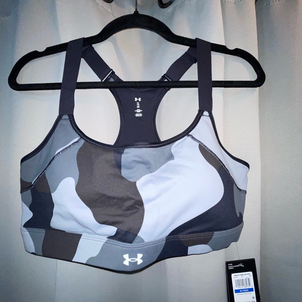 Quiet luxury feminine black Under Armour Camo Sports Bra